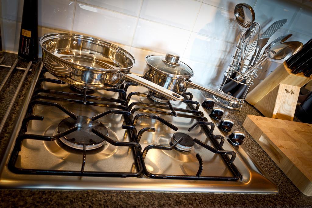 The Lindley Suite - Simple2Let Serviced Apartments Huddersfield Bilik gambar